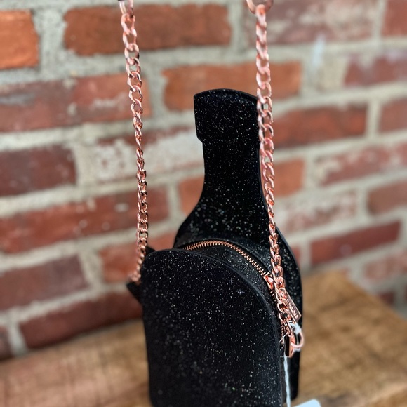 Skinny-dip champagne bottle bag perfect for New Year’s. New with tags. - Picture 7 of 8